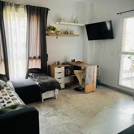 Piso En Zona Tranquila De - Torrequebrada Golf Apartment Беналмадена Екстериор снимка